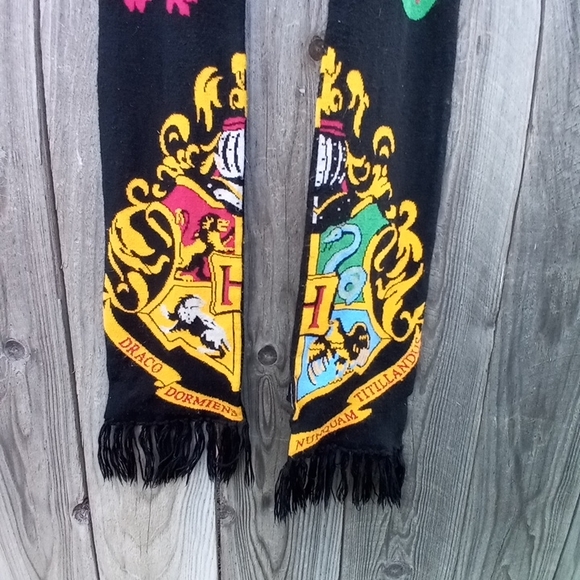Harry Potter Hogwarts Crest Knit Scarf Black Fringe with Multicolored Crests  - Picture 2 of 8